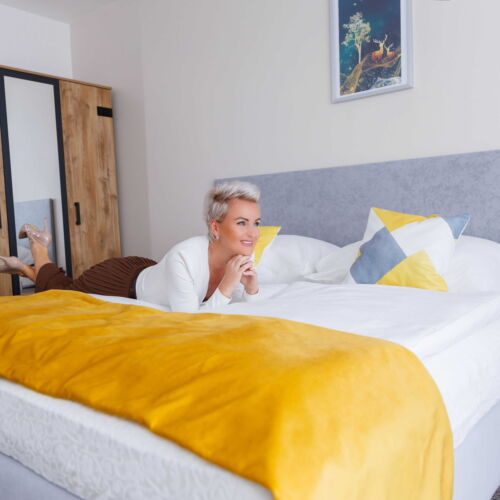 Camera twin cu balcon (se poate solicita pat suplimentar)