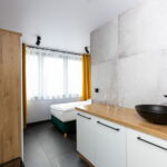 Közös fürdőszobás légkondicionált egyágyas szoba