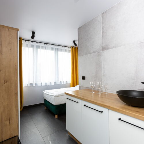 Pokoj se společnou koupelnou s klimatizací pro 1 os.