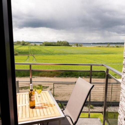 2-Zimmer-Apartment für 4 Personen Obergeschoss mit Panorama auf den See