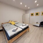 Apartament 2-osobowy na piętrze Art z 1 pomieszczeniem sypialnianym (możliwa dostawka)