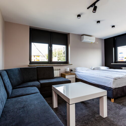 Pokoj se společnou koupelnou s klimatizací pro 4 os.