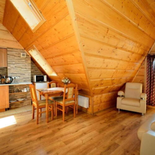 Apartament 4-osobowy na poddaszu Deluxe z 2 pomieszczeniami sypialnianymi