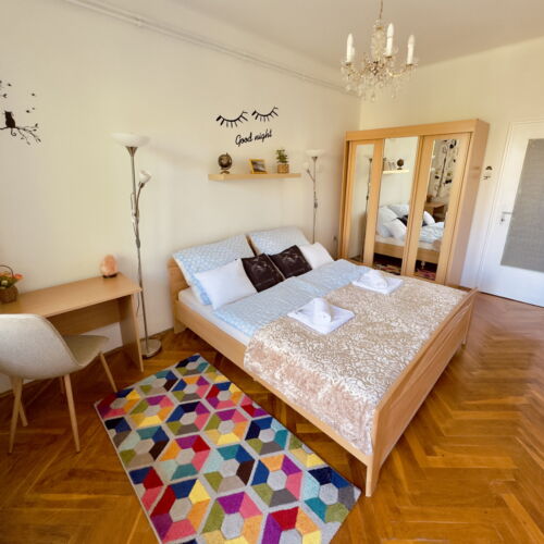 Appartement mit Balkon und Klimaanlage