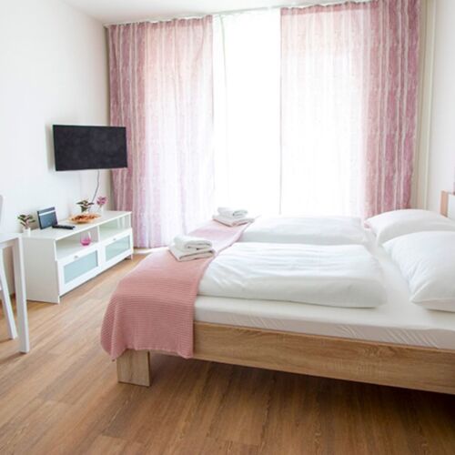 Camera dubla cu balcon cu chicinetă proprie