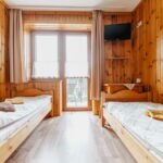 Pogled na planine soba sa dva odvojena kreveta (za 2 osoba(e))