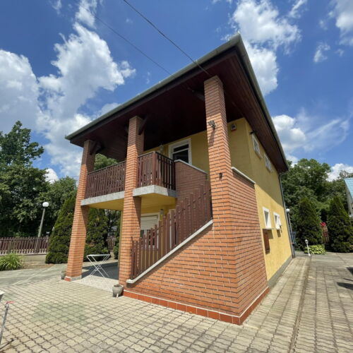 Kertre néző emeleti 4 fős apartman 2 hálótérrel