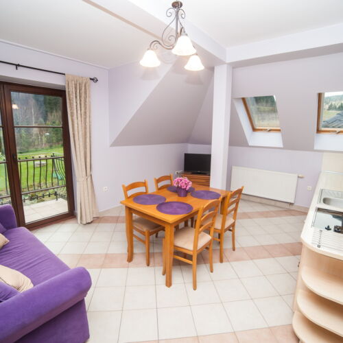 Mountain View Upstairs 3-Room Apartment for 6 Persons