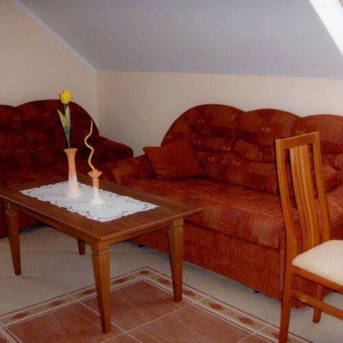 Apartament 4-osobowy na piętrze z widokiem na dziedziniec z 2 pomieszczeniami sypialnianymi (możliwa dostawka)