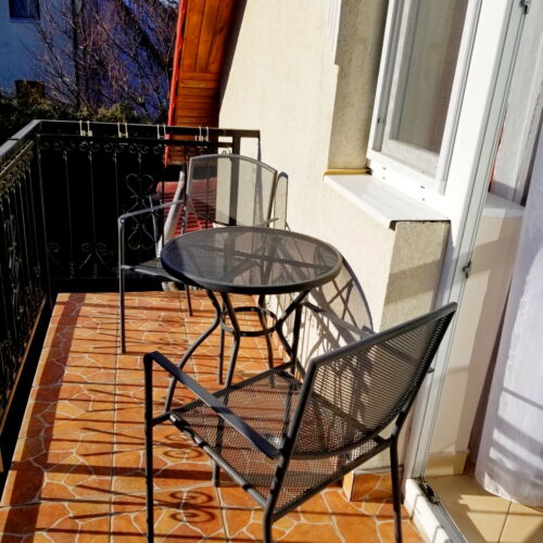 Apartament 2-osobowy na piętrze z widokiem na dziedziniec z 1 pomieszczeniem sypialnianym (możliwa dostawka)