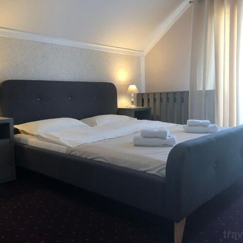 Camera dubla la etaj cu balcon