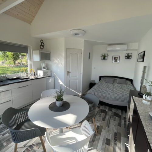 Cabană cu panoramă cu vedere spre lac pentru 2 pers. (se inchirieaza doar integral)