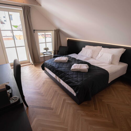 Air Conditioned Twin Room with Shower