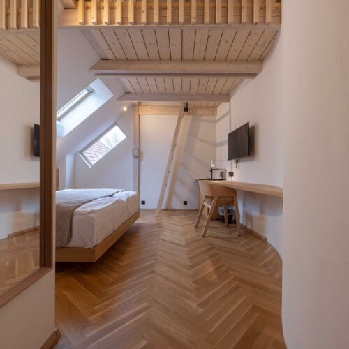 Mansard Twin Room with Shower (extra beds available)