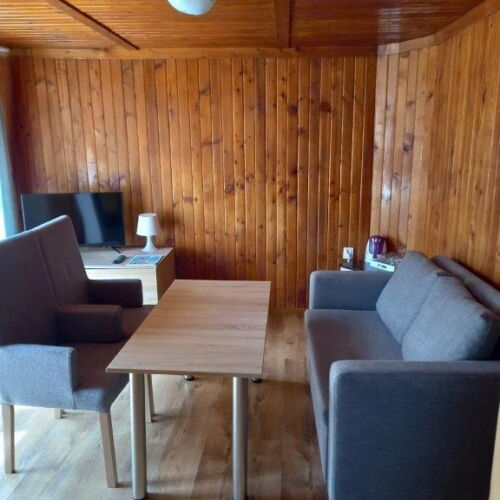 Apartament 4-osobowy z balkonem z widokiem na góry z 2 pomieszczeniami sypialnianymi