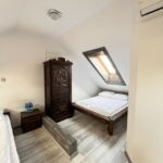Art Apartmán s manželskou posteľou s 1 spálňou na poschodí (s možnosťou prístelky)