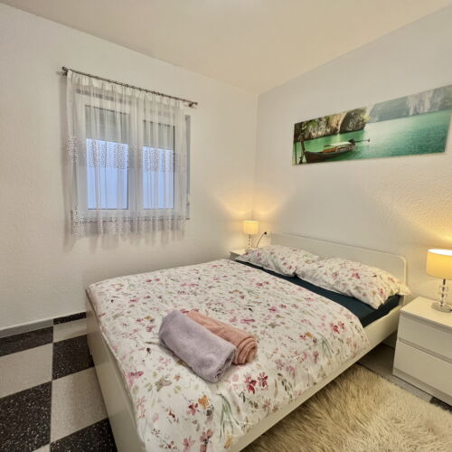 Apartament la parter cu 4 camere pentru 8 pers.