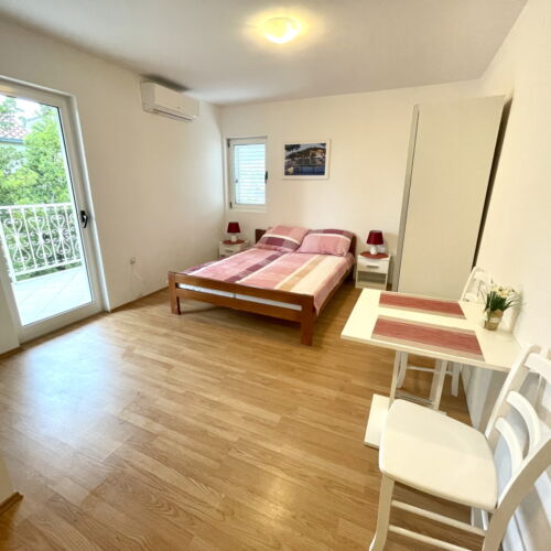 Upstairs 1-Room Apartment for 2 Persons