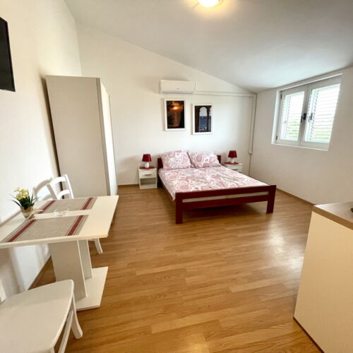 Upstairs 1-Room Apartment for 2 Persons