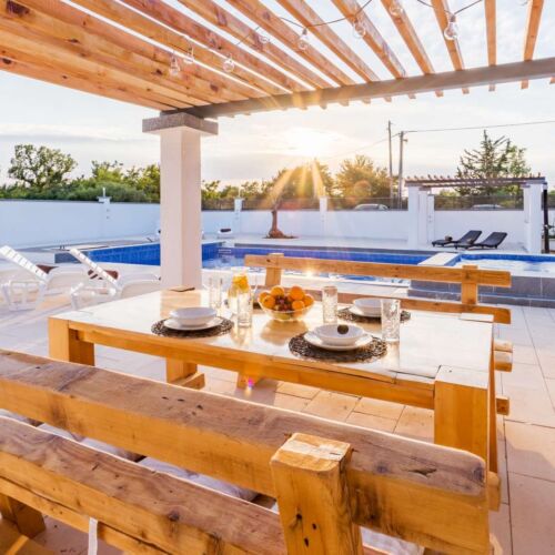 Apartament 10-osobowy z klimatyzacją z tarasem z 5 pomieszczeniami sypialnianymi K-21414