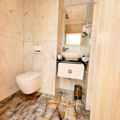 Pokoj s klimatizací s manželskou postelí v přízemí