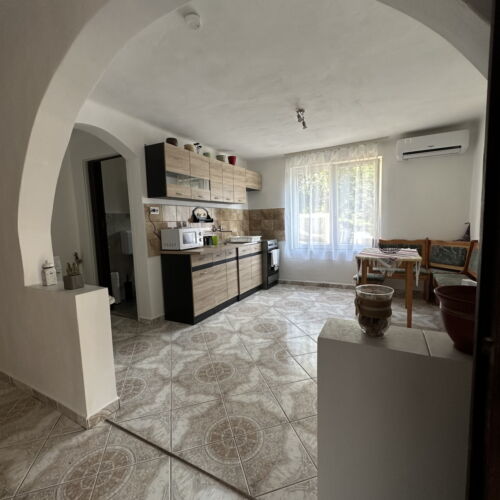 Apartament la parter la parter cu 2 camere pentru 4 pers.