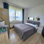 Panorámás földszintes franciaágyas szoba