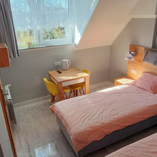 Camera twin la etaj cu baie