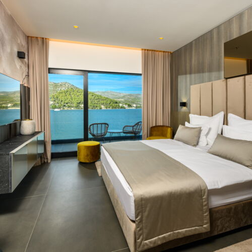 Camera dubla cu balcon cu vedere spre mare