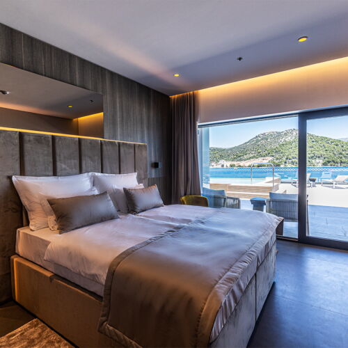 Camera cvadrupla family cu balcon