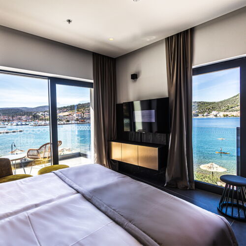 Suita cu balcon cu vedere spre mare cu 2 camere pentru 4 pers.