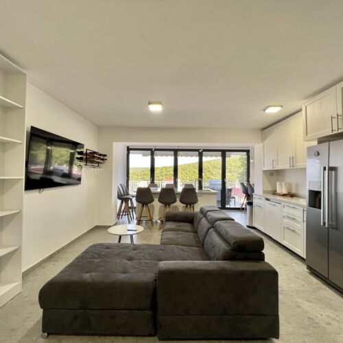 Sea View Upstairs 3-Room Apartment for 6 Persons