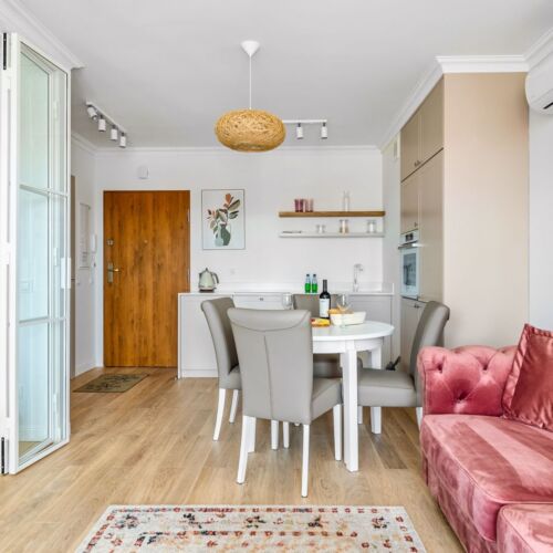 Apartament 4-osobowy z balkonem z 2 pomieszczeniami sypialnianymi