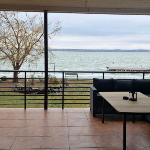 Erdgeschosses 2-Zimmer-Apartment für 4 Personen mit Panorama auf den See