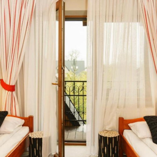 Camera dubla standard cu vedere spre munte