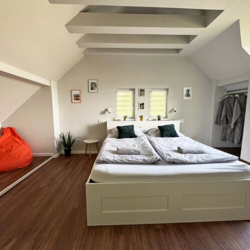Upstairs Ground Floor 3-Room Apartment for 5 Persons