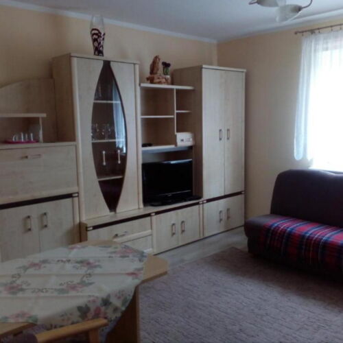 Camera tripla la parter cu chicinetă comună