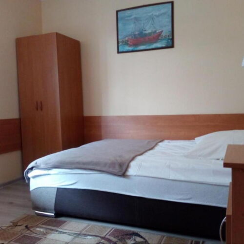 Camera dubla economy cu chicinetă comună