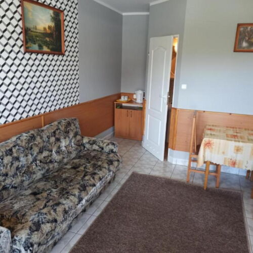 Camera twin cu chicinetă comună