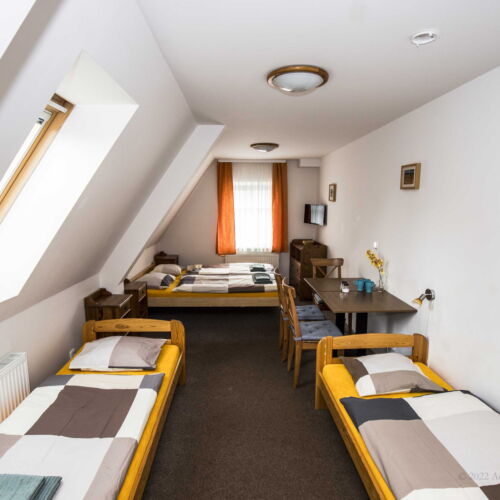 Camera pentru 5 pers.