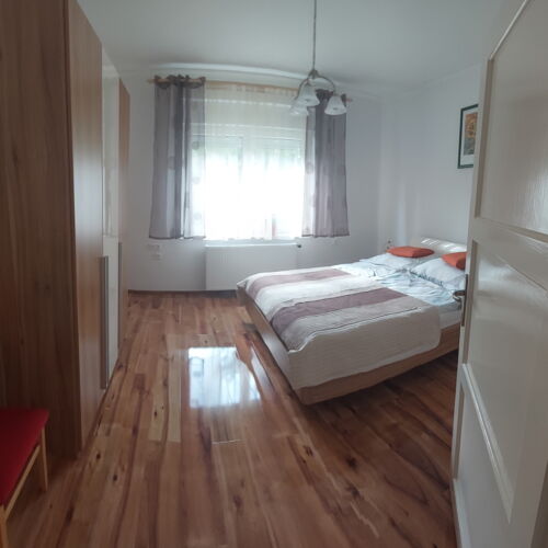 Casă de vară întreaga unitate cu terasă pentru 5 pers. (se inchirieaza doar integral) (se poate solicita pat suplimentar)