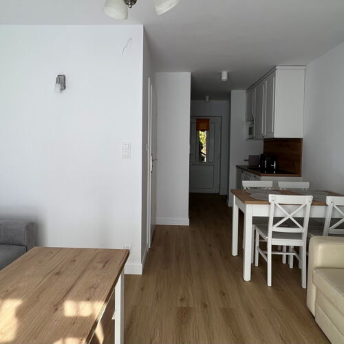 Apartament cu aer condiționat cu chicinetă proprie cu 2 camere pentru 4 pers.