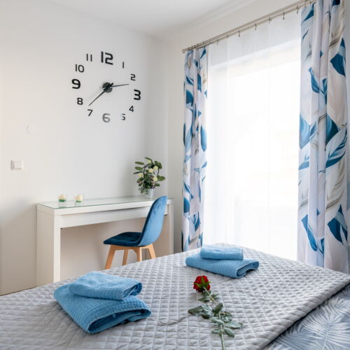 Apartament la parter cu terasă cu 3 camere pentru 6 pers.
