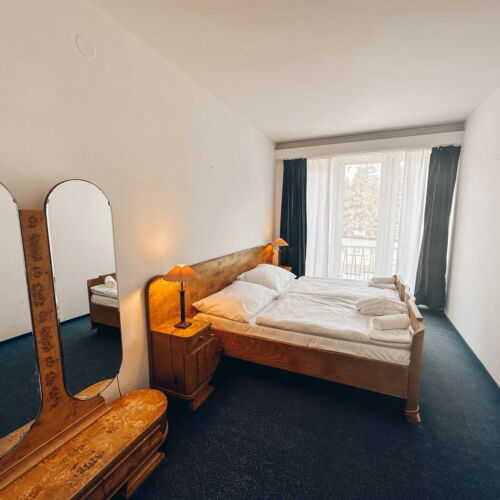 Zweibettzimmer mit Dusche und Balkon (Zusatzbett möglich)