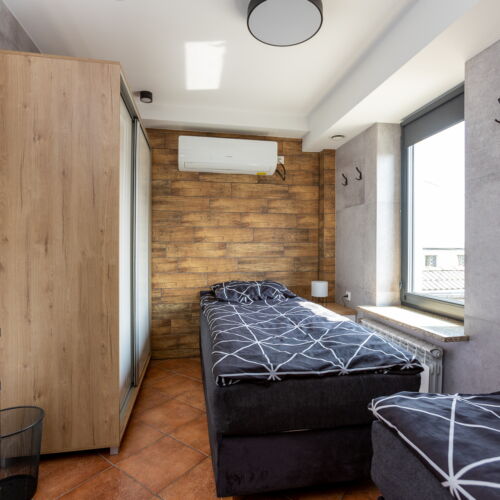 Pokoj se společnou koupelnou s klimatizací pro 2 os.