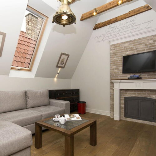 Apartament 6-osobowy Deluxe na poddaszu z 3 pomieszczeniami sypialnianymi (możliwa dostawka)