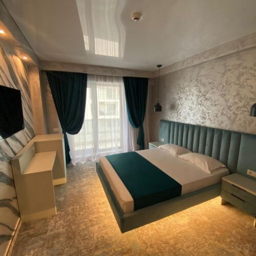 Camera cvadrupla cu balcon