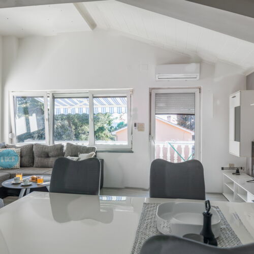 Apartament 7-osobowy z balkonem z widokiem na morze z 3 pomieszczeniami sypialnianymi