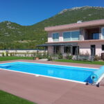Ground Floor Gold Holiday Home for 10 Persons
