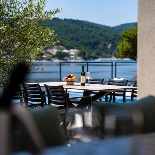 Apartament 8-osobowy z klimatyzacją z widokiem na morze z 3 pomieszczeniami sypialnianymi K-5639